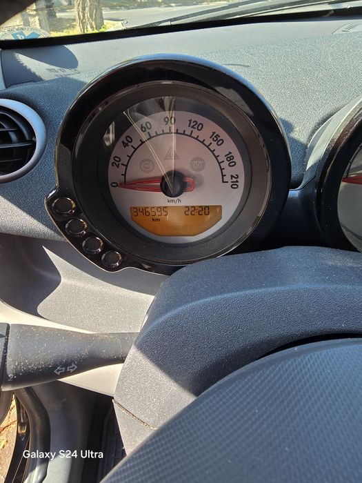Vând Smart Four For ( 4 usi ) 1,5 cdi
