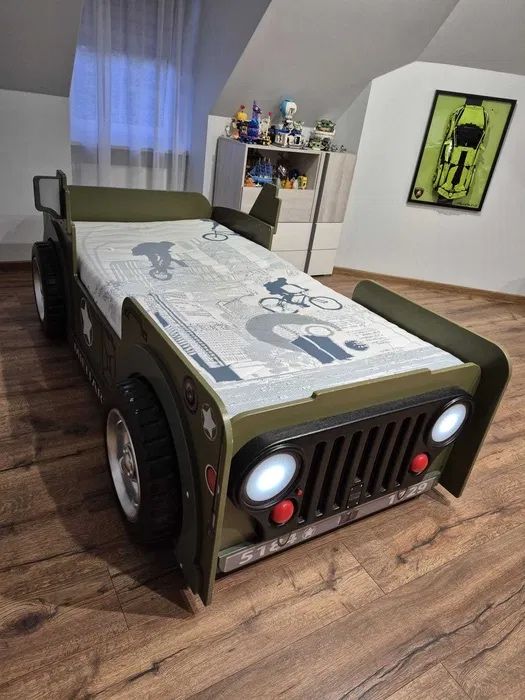 Pat pentru copii in forma de masina