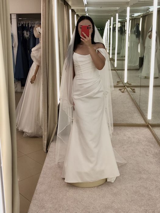 Свадебное платье с фатой