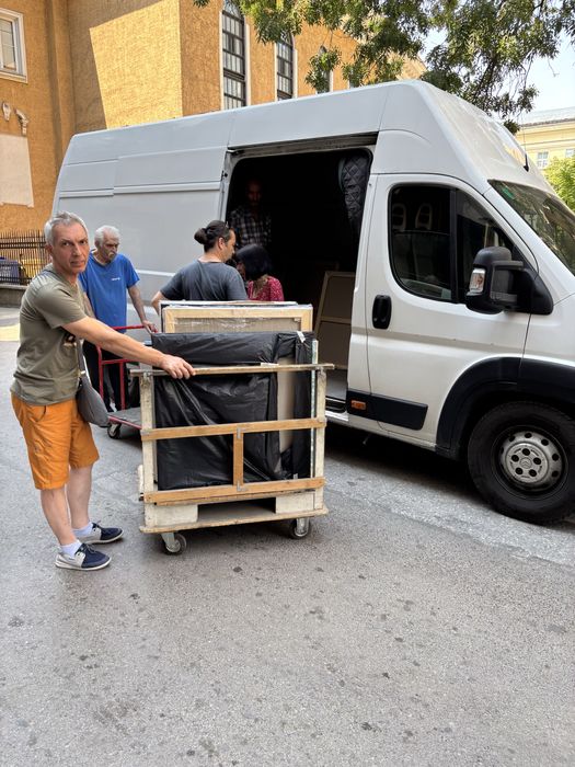 Транспортни услуги с товарни бусове