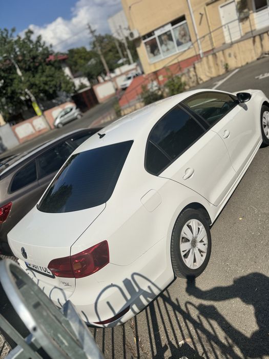 Vand Volkswagen Jetta 1.2 benzina