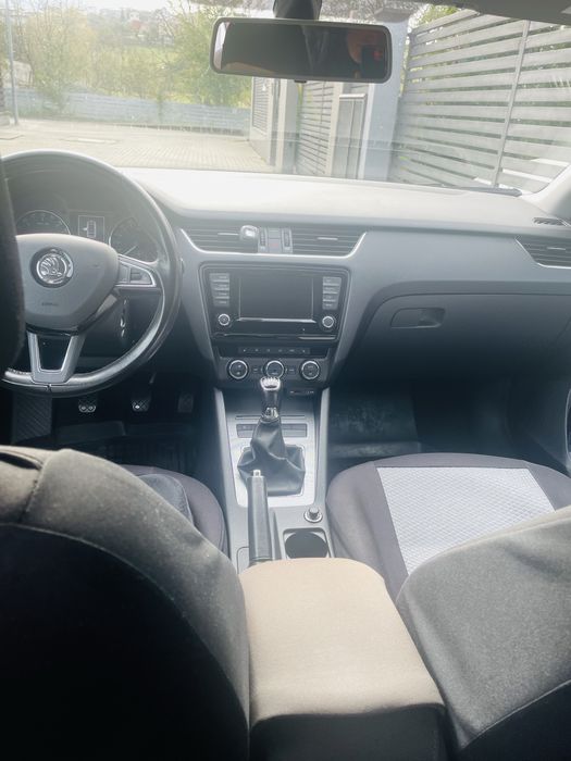 Vand Skoda Octavia ,bine intretinuta revizii la zi efectuate la Skoda