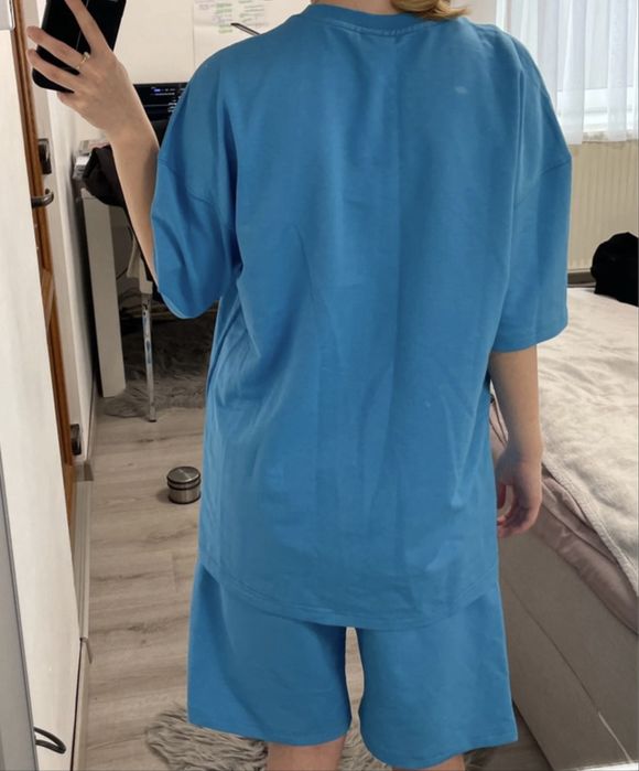 Tricou + pantaloni Essentials