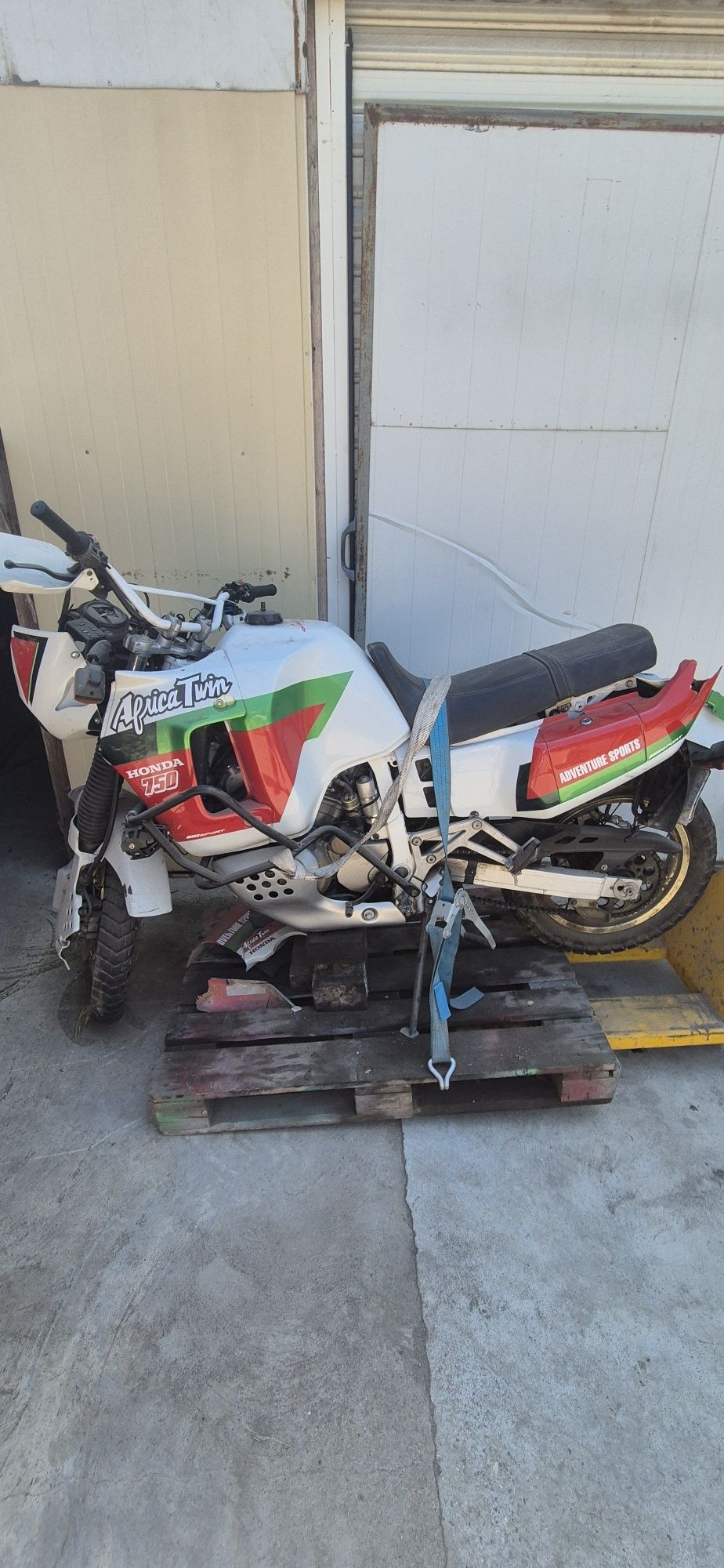 Honda africa twin 750