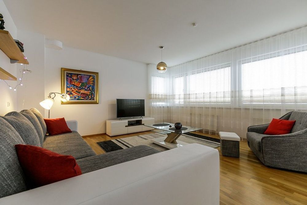 Тристаен апартамент в кв. Сухата река