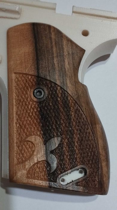 Орехови чирени (ръкохватка) за пистолет ТТ 33