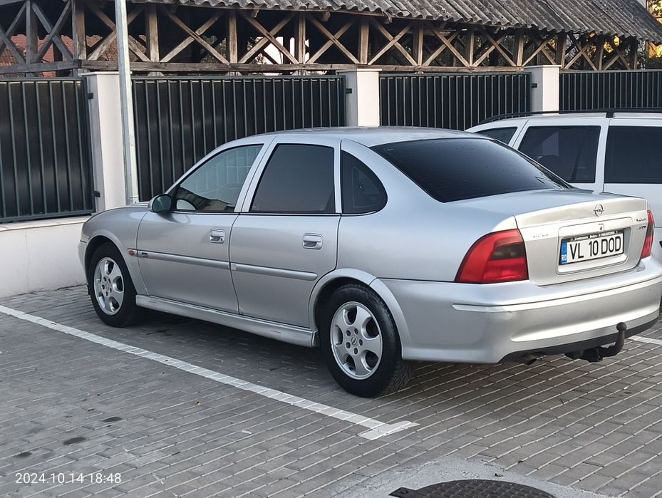 Vând Opel Vectra b
