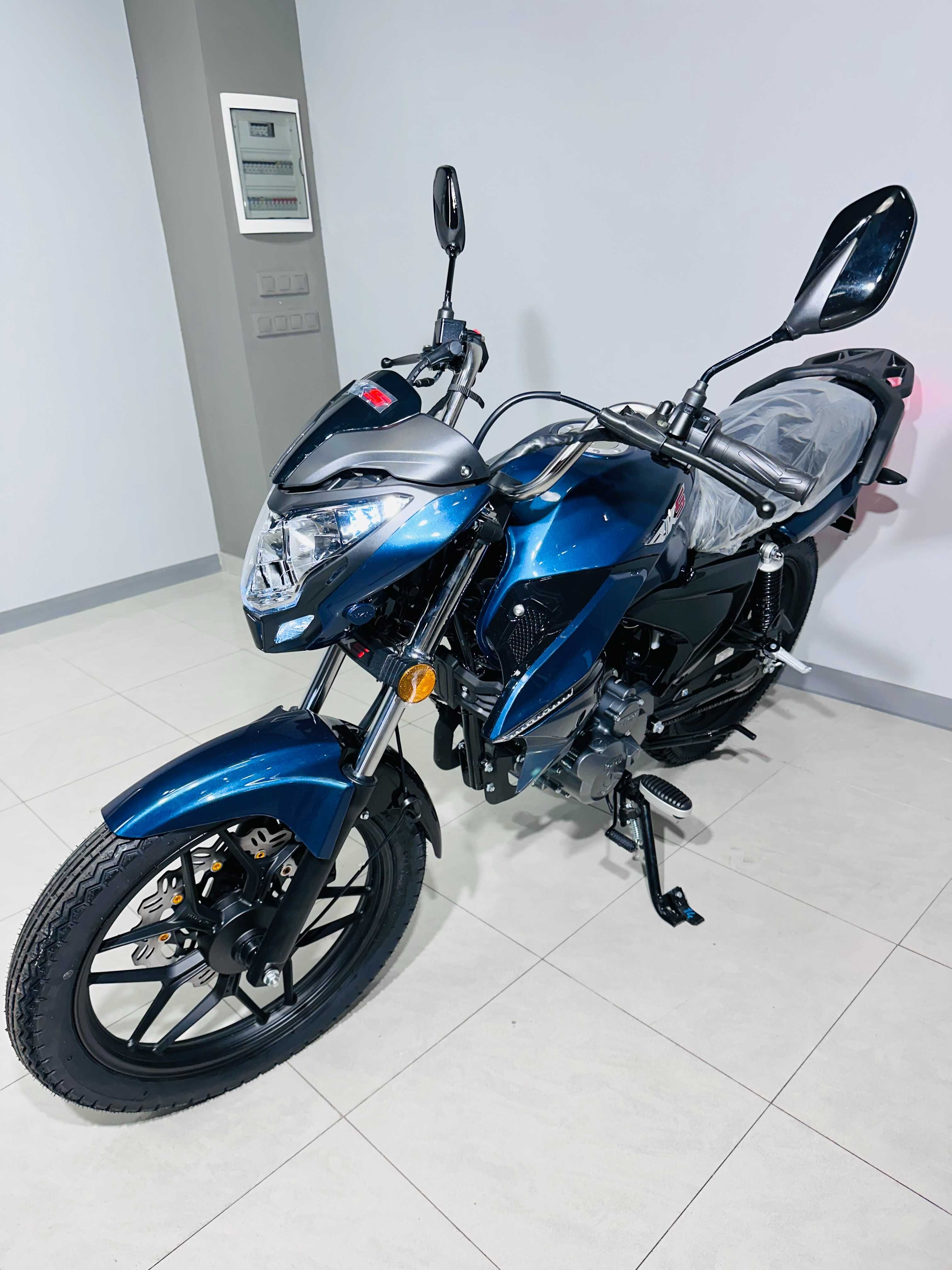 Motocicleta RKS 125R cu motor de 125 CC