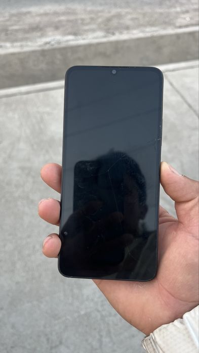 Redmi 13c 8/256 qiz bola tutgan/800 taqalgani