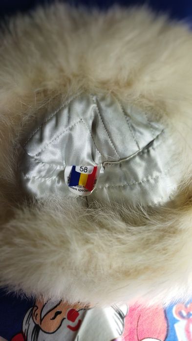 Caciula blana de vulpe