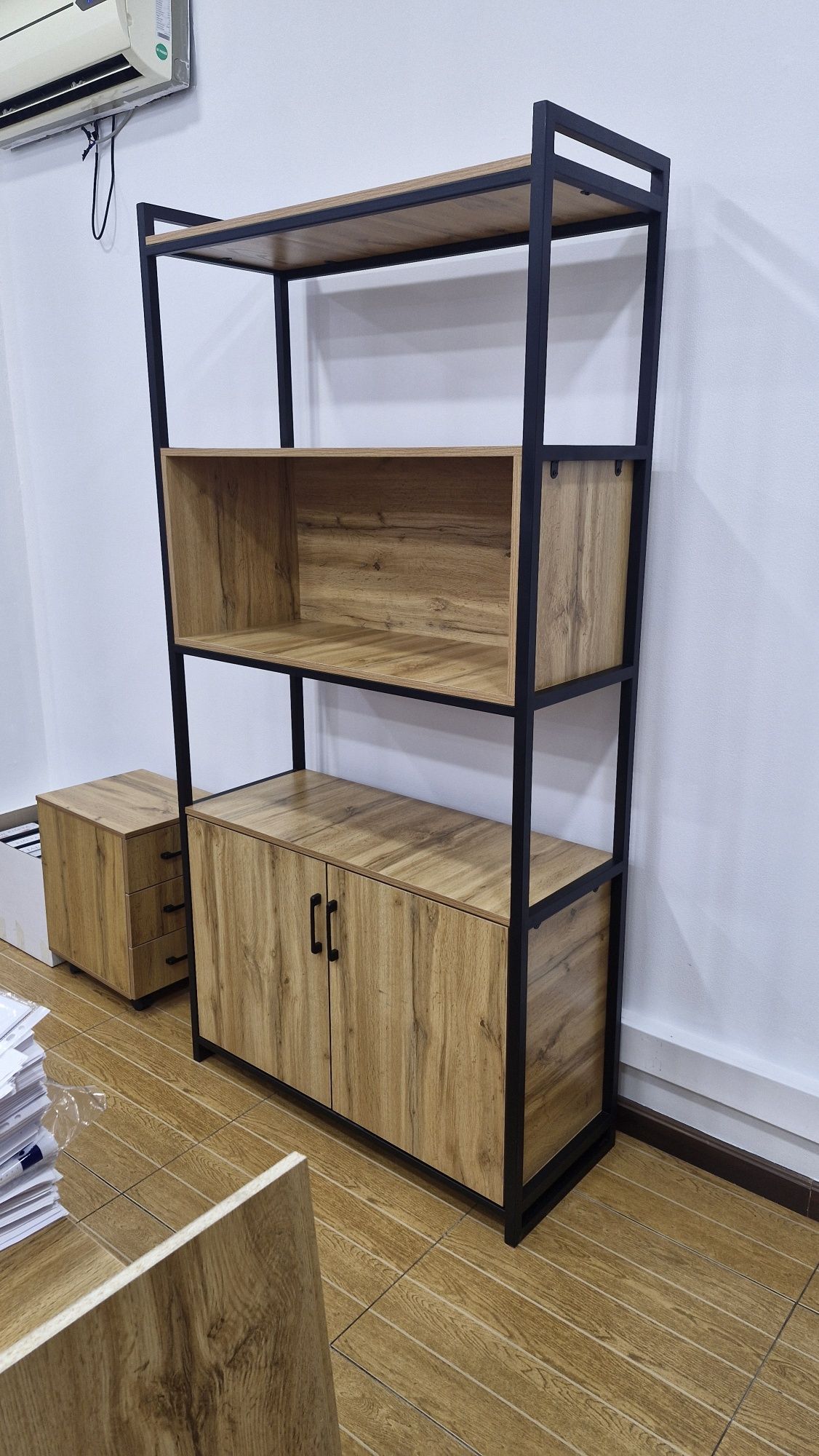 Stellaj loft uslubida. Стеллаж в стиле лофт