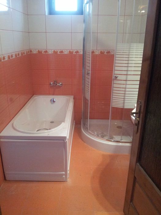 Închiriere casă spațioasă cu curte proprie, disponibilă pe termen lung