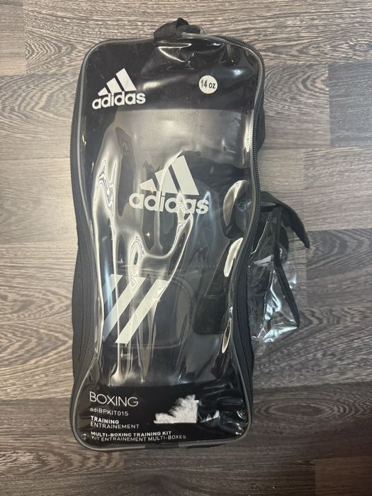 НОВИ/Боксови ръкавици + бинтове/ADIDAS