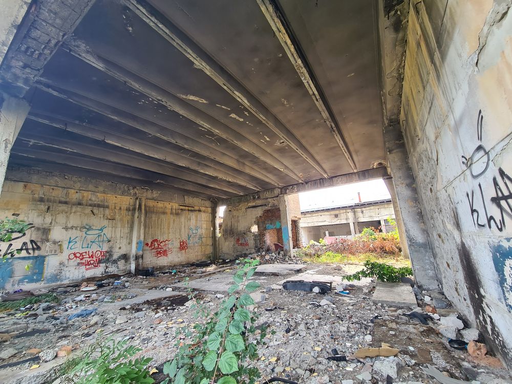Vand Hala / Structura din beton /Spatiu depozitare