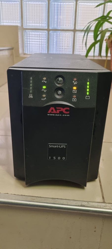 Ups Stabilizator Sursa centrale lemne APC 1500 VA