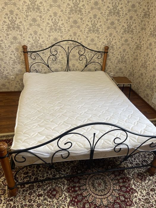 Продам спальную кровать
