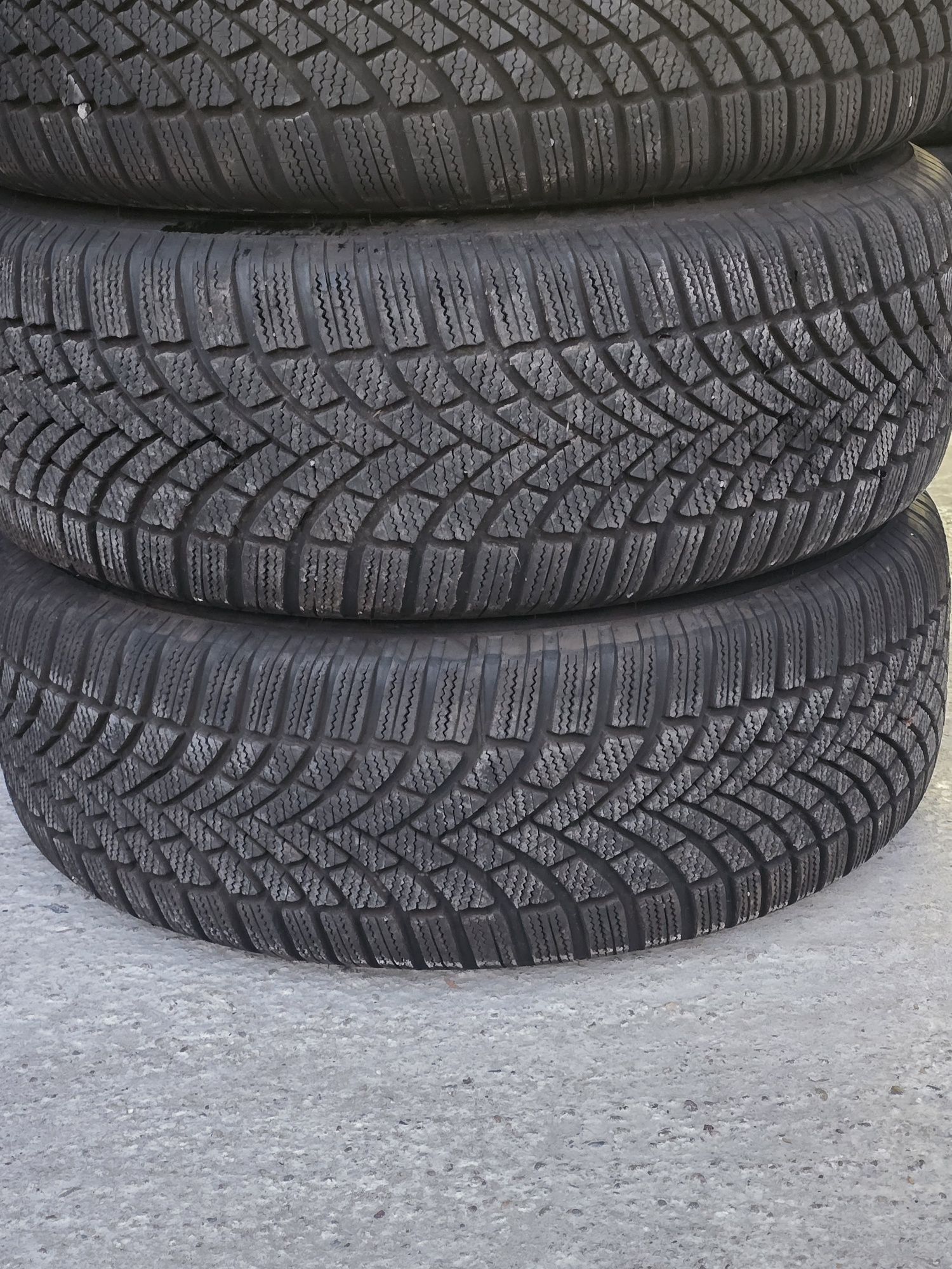 4 Броя 215/60/16 Bridgestone 2x8,5mm 2x7,5mm 2022dot