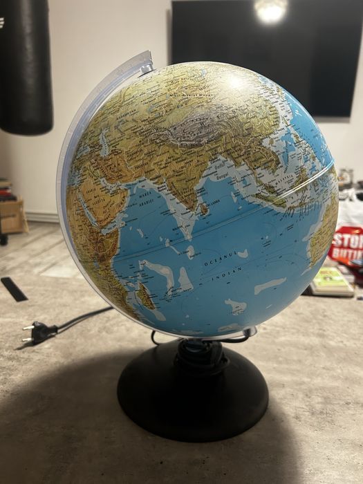 Glob pamantesc iluminat