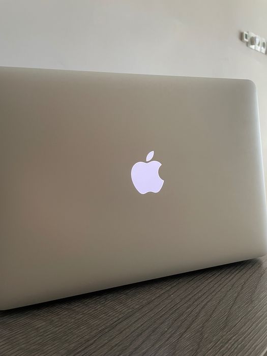 MacBook Air 13 много запазен