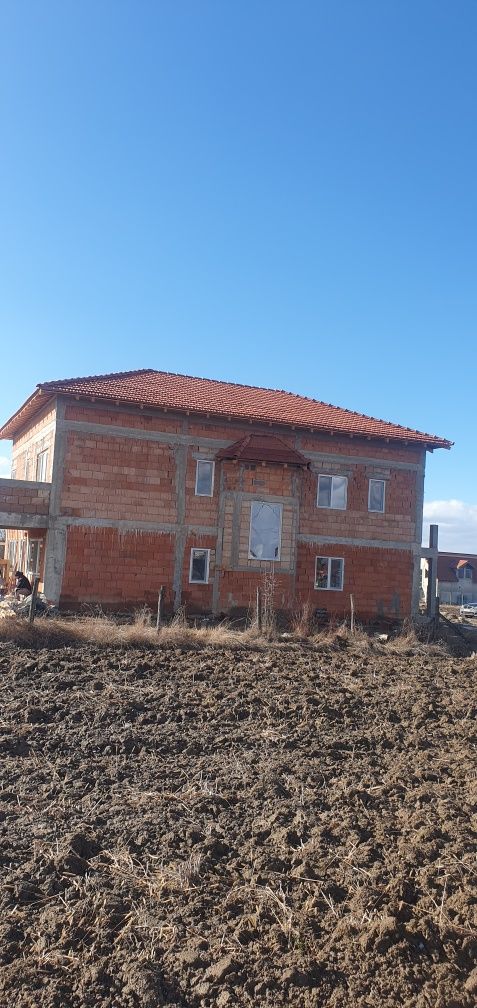 Firma executam lucrări în constructii