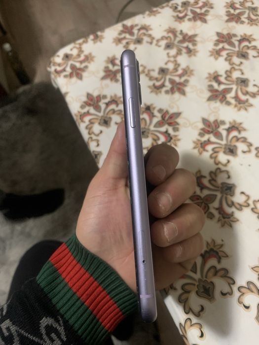 Продам срочно айфон 11