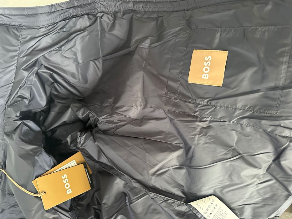 Есенно / преходно дамско яке Boss р. 36