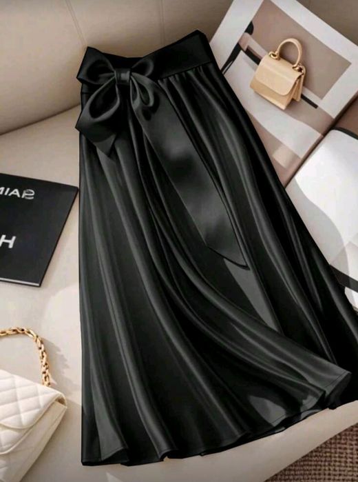 Fusta eleganta satin marimea L, noua