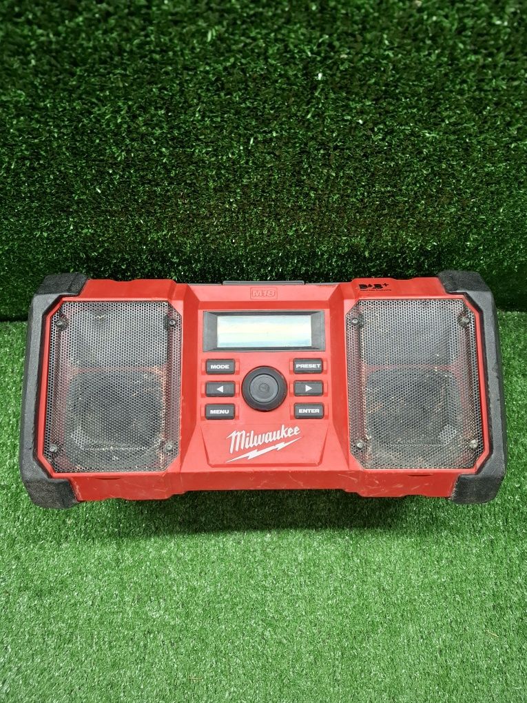 Радио на Milwaukee M18JSRDAB+