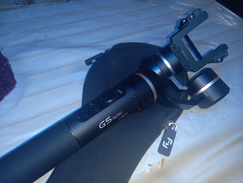 Mi экшен камера сотилади стаблизатори билан бирга  сёмка 4ка олади