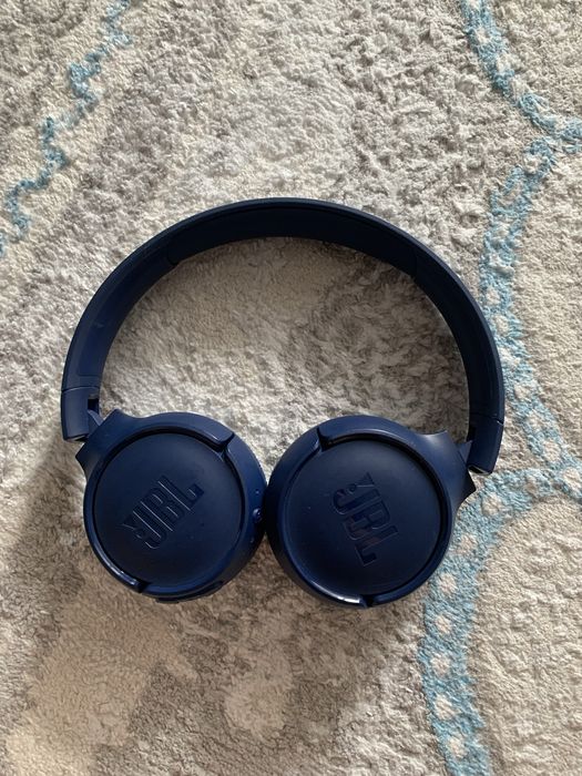 Продам наушники JBL