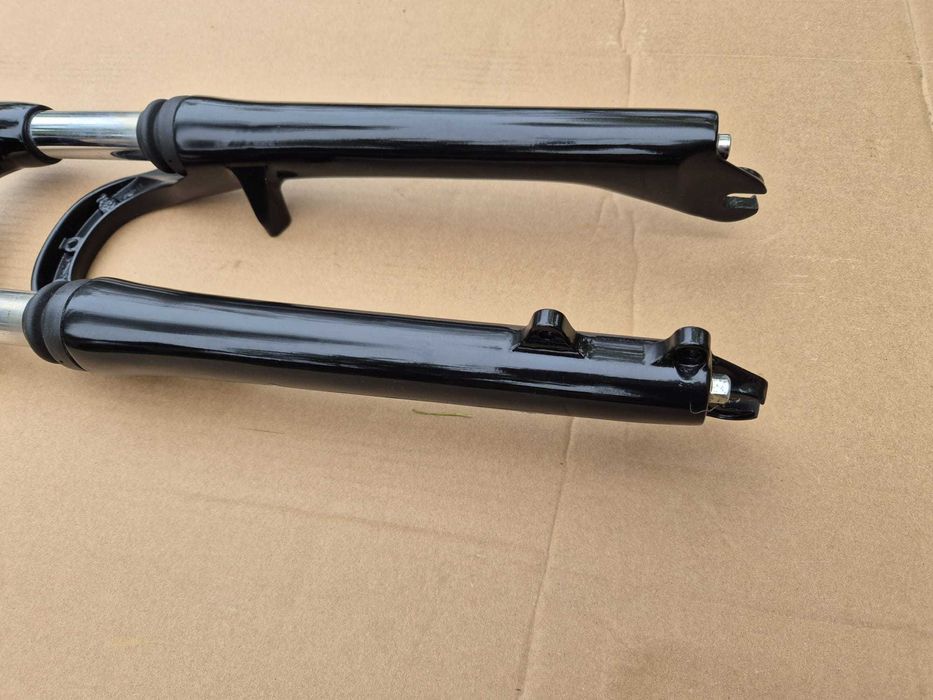 Furca SunTour XCM , sistem blocare pop-lock, 26 inch