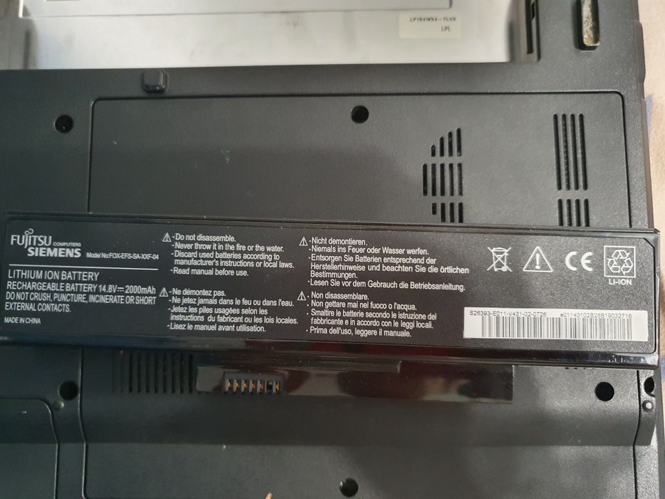 Laptop- se vinde pentru piese
