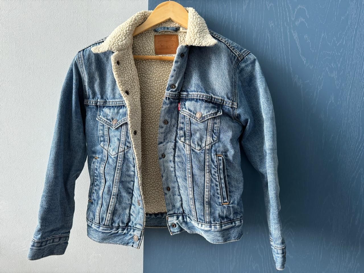 Продается джинсовка Levis оригинал
