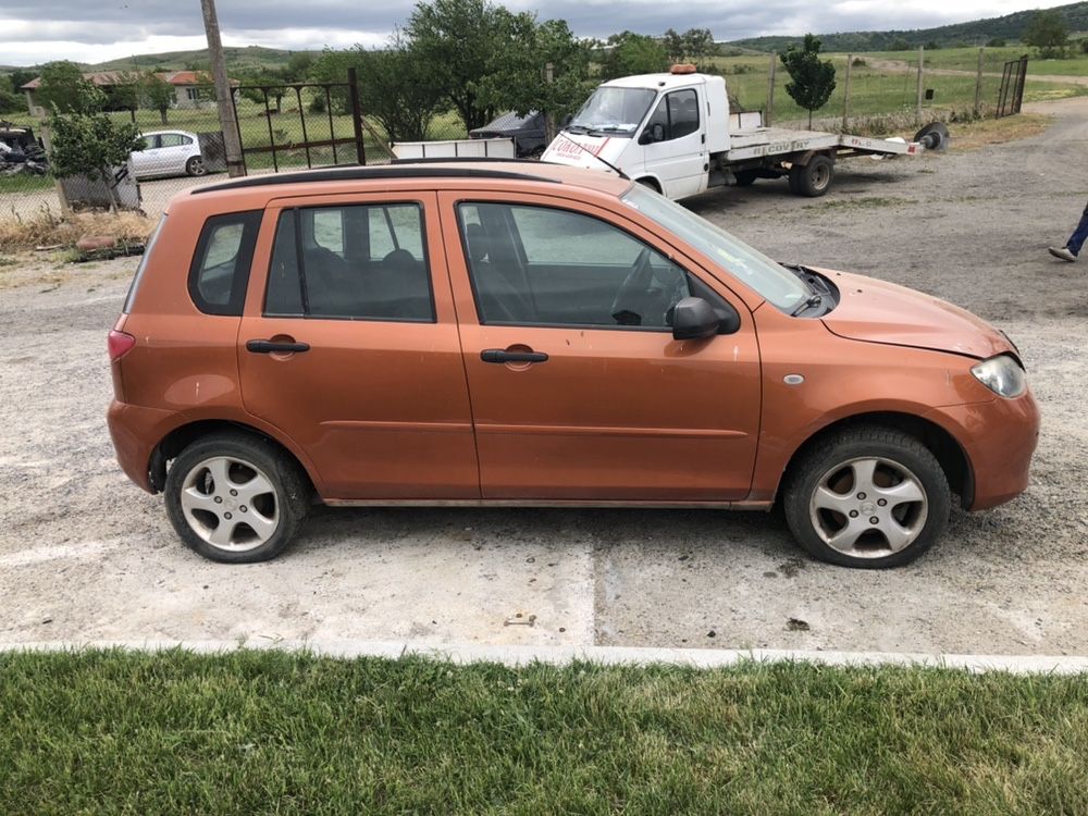 Mazda 2/Мазда 2 (1,25i) 2003г. на части