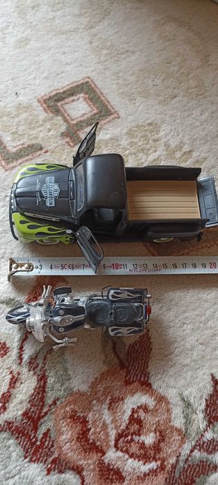 Камион и мотори Харли Дейвидсън