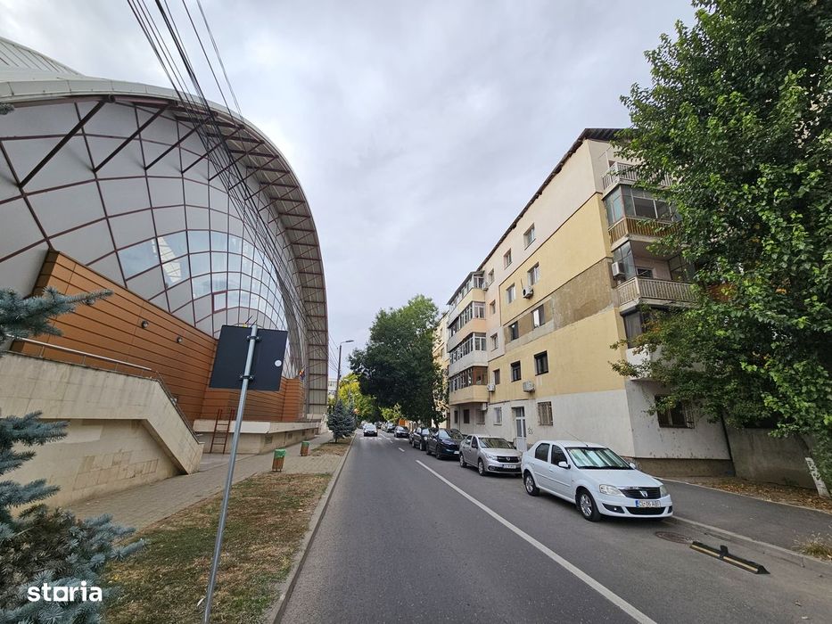 Vand ap cu 4 camere zona Sala Polivalenta