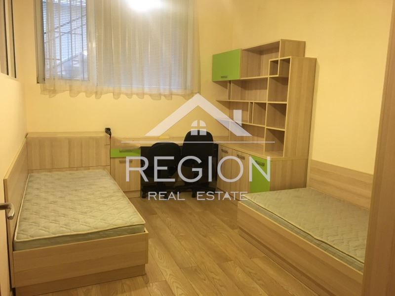 Дава се под наем Двустаен апартамент в Варна, Бриз - 70 кв.м за 357 € - Снимка #3