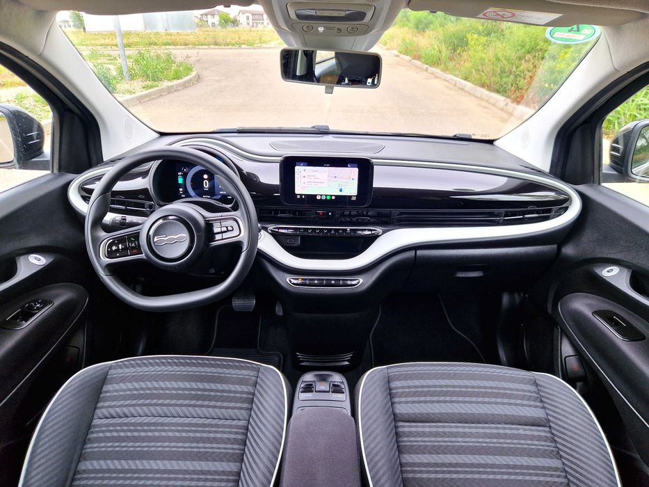 Fiat 500E Action