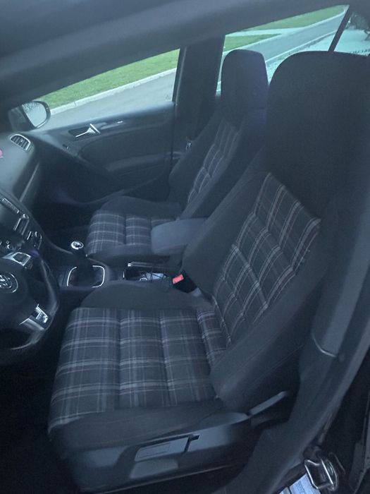 Vând Golf 6 GTI.
