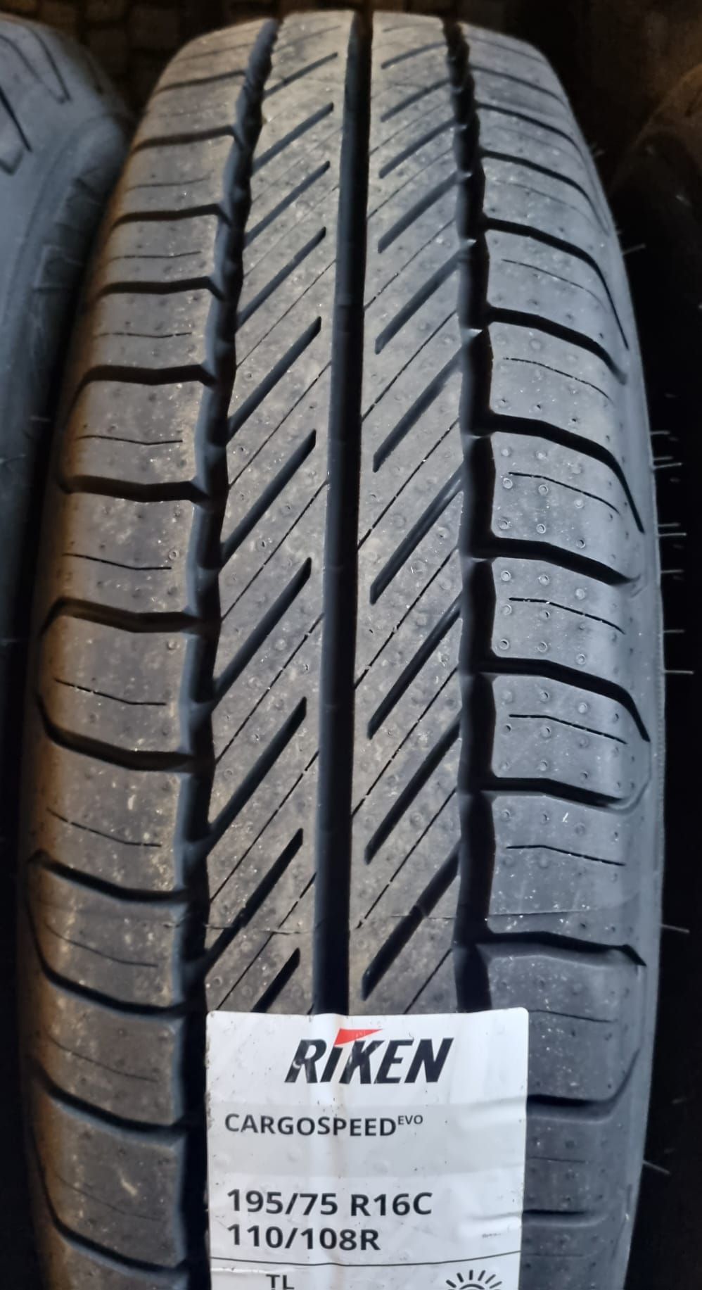 195/75 R16C, 110R (de greutate), RIKEN(by Michelin), Anvelope vara M+S