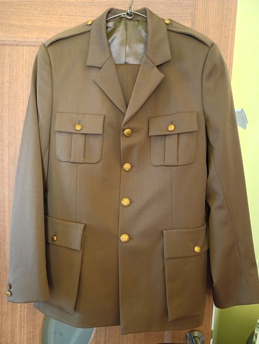 Oferta!!Tinuta militara noua