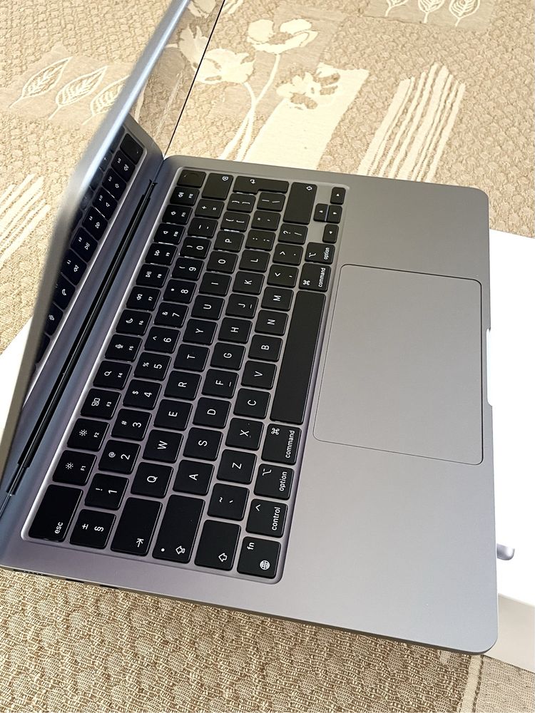 MacBook Air M2 16RAM / 512 SSD Гаранция