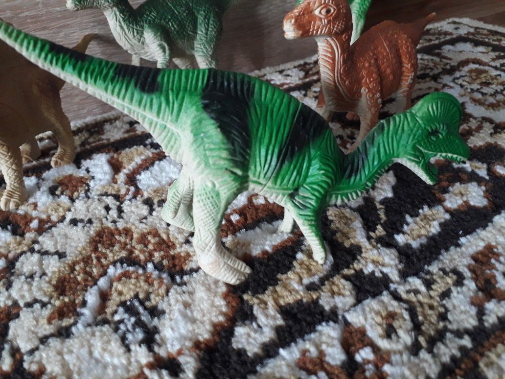 Динозаври играчки