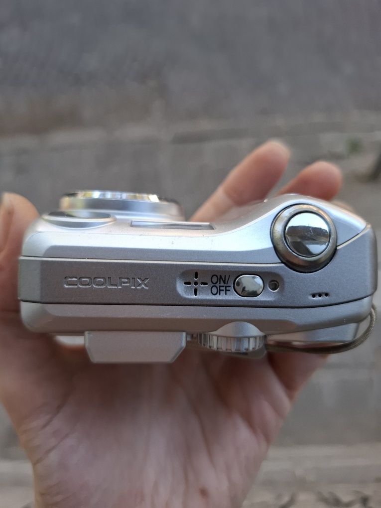 Компактен дигитален фотоапарат NIKON COOLPIX 3200
