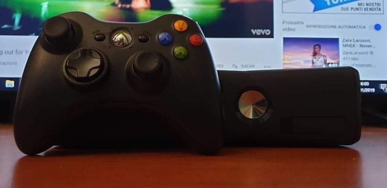 Xbox 360 Slim + Kinect + Controller Wirelless + 6 Jocuri CD