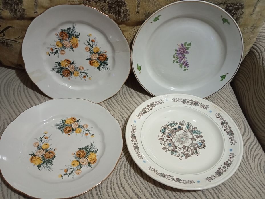 Продам блыда овальные диаметр 35 см.