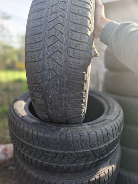 Vand 2 sau 4 anvelope 225 50 18 continental ranflet de iarna bune