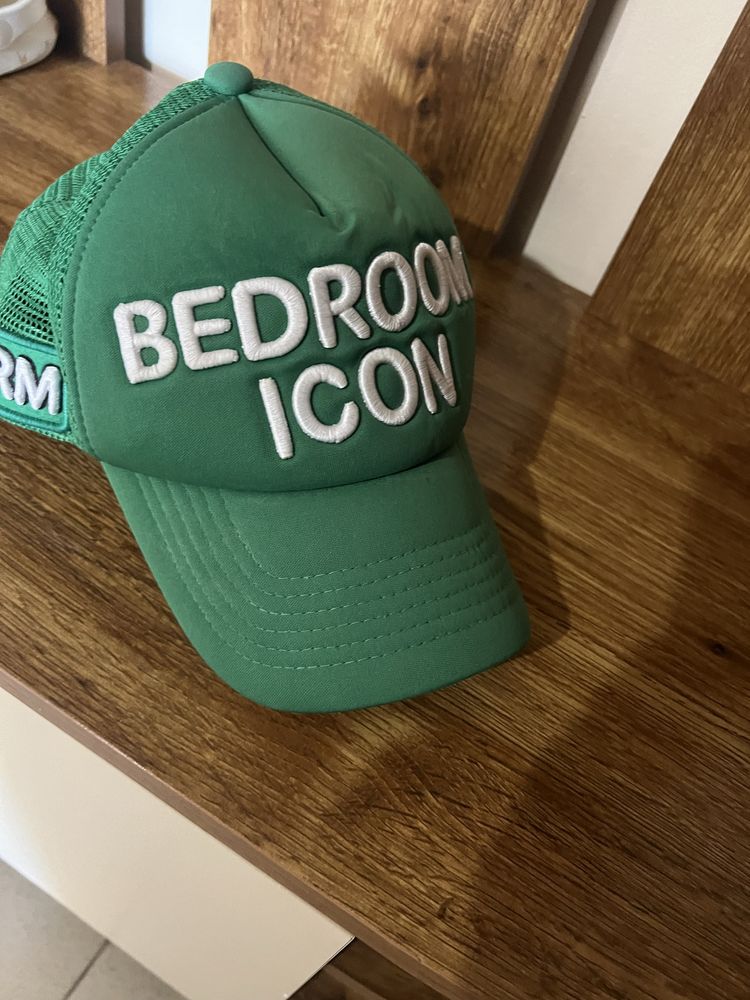 Bedroom Шапка