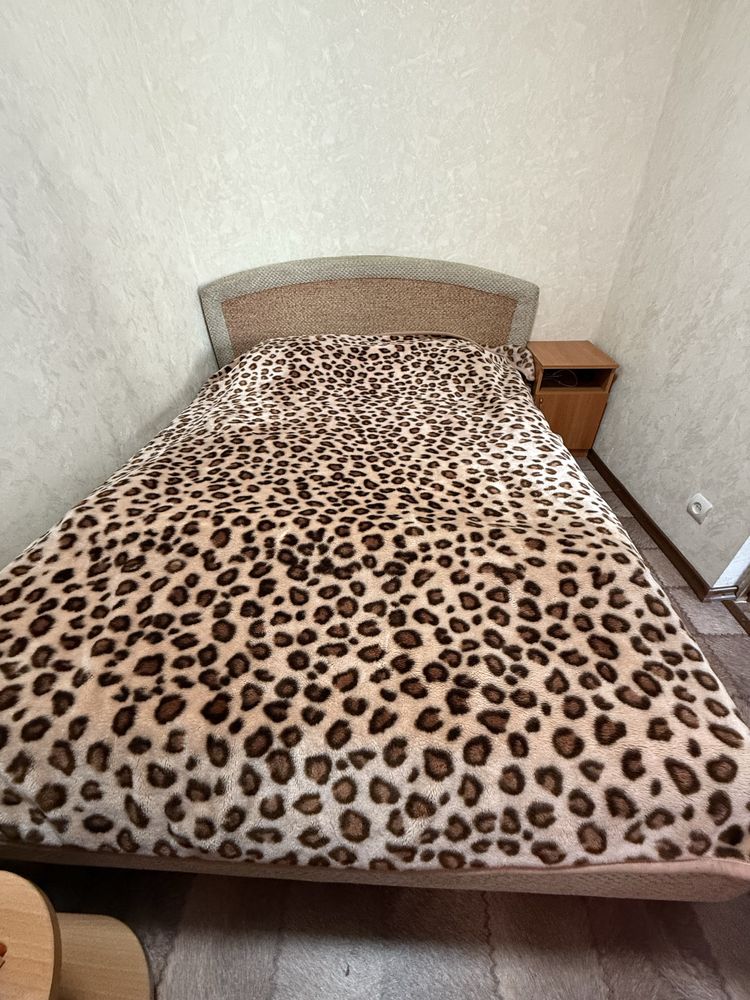 Продается двуспальная кровать