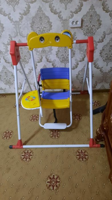 Bolalar kolyaskasi va arg'imchoq sotiladi!